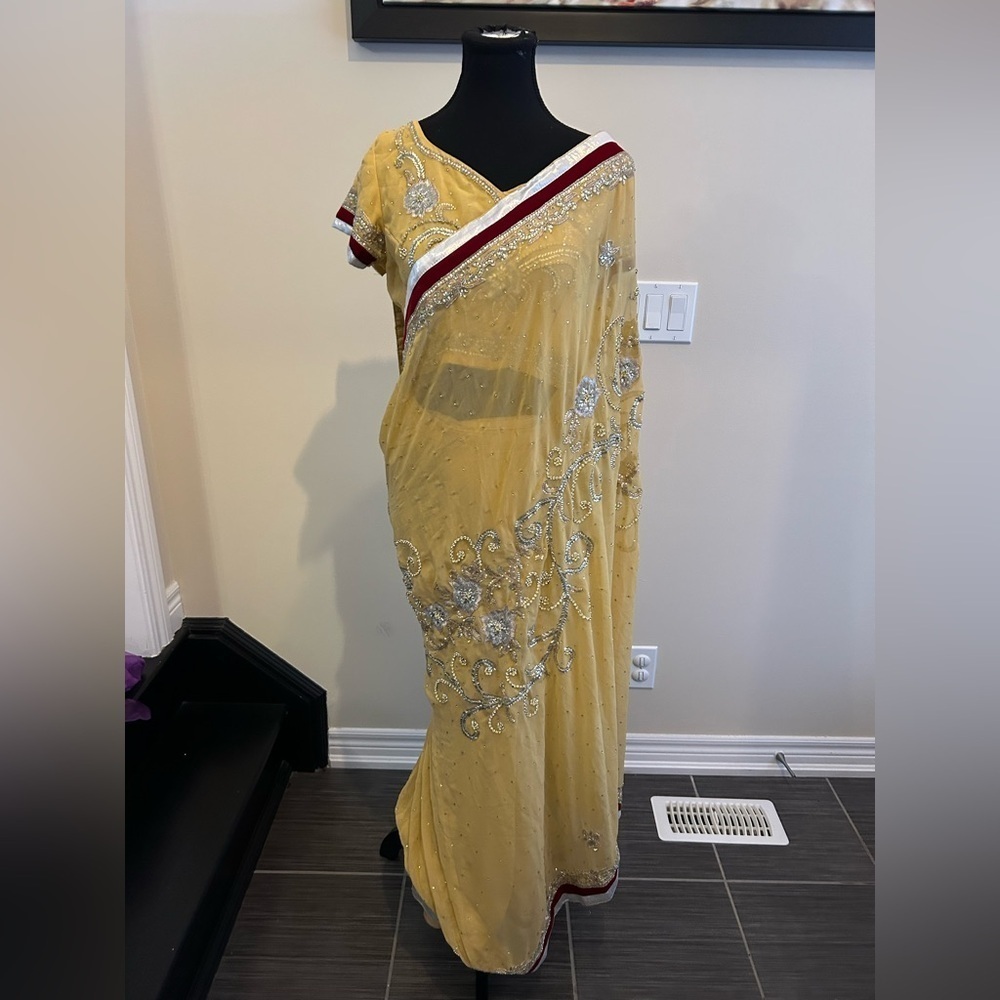 ✨ Embellished Indian Saree w/ Stitched Blouse – Pre-Pleated, Ready to Wear ✨